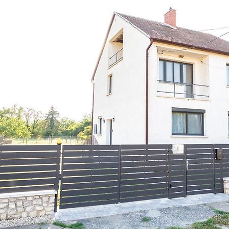 Horvath Apartman Fertőd Екстериор снимка